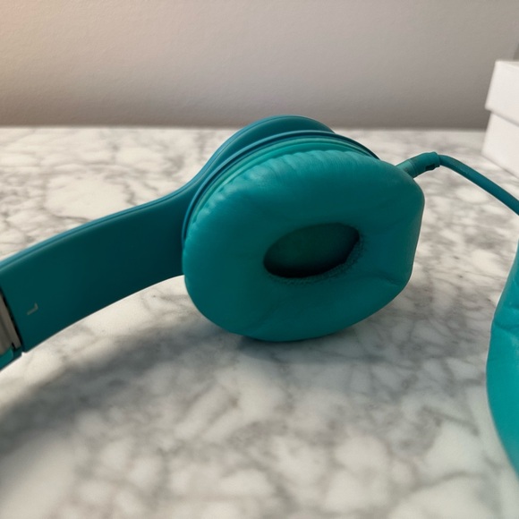 Beats By Dre Teal Wired Headphones - Picture 6 of 6